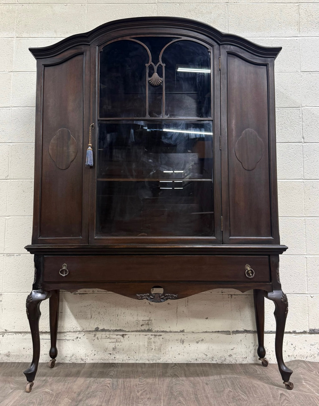Vintage Queen Anne Style Mahogany China Cabinet Display Cabinet Curio Bookshelf