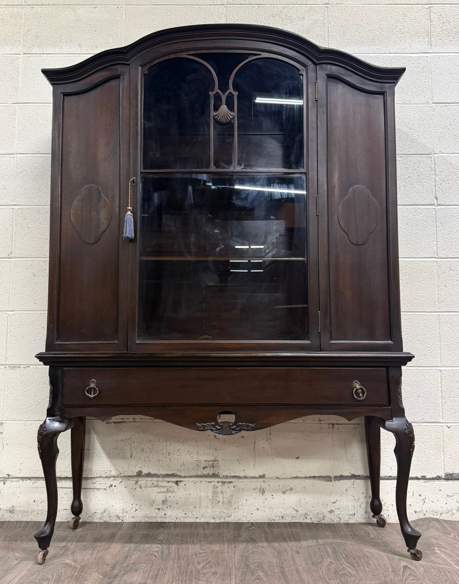 Vintage Queen Anne Style Mahogany China Cabinet Display Cabinet Curio Bookshelf