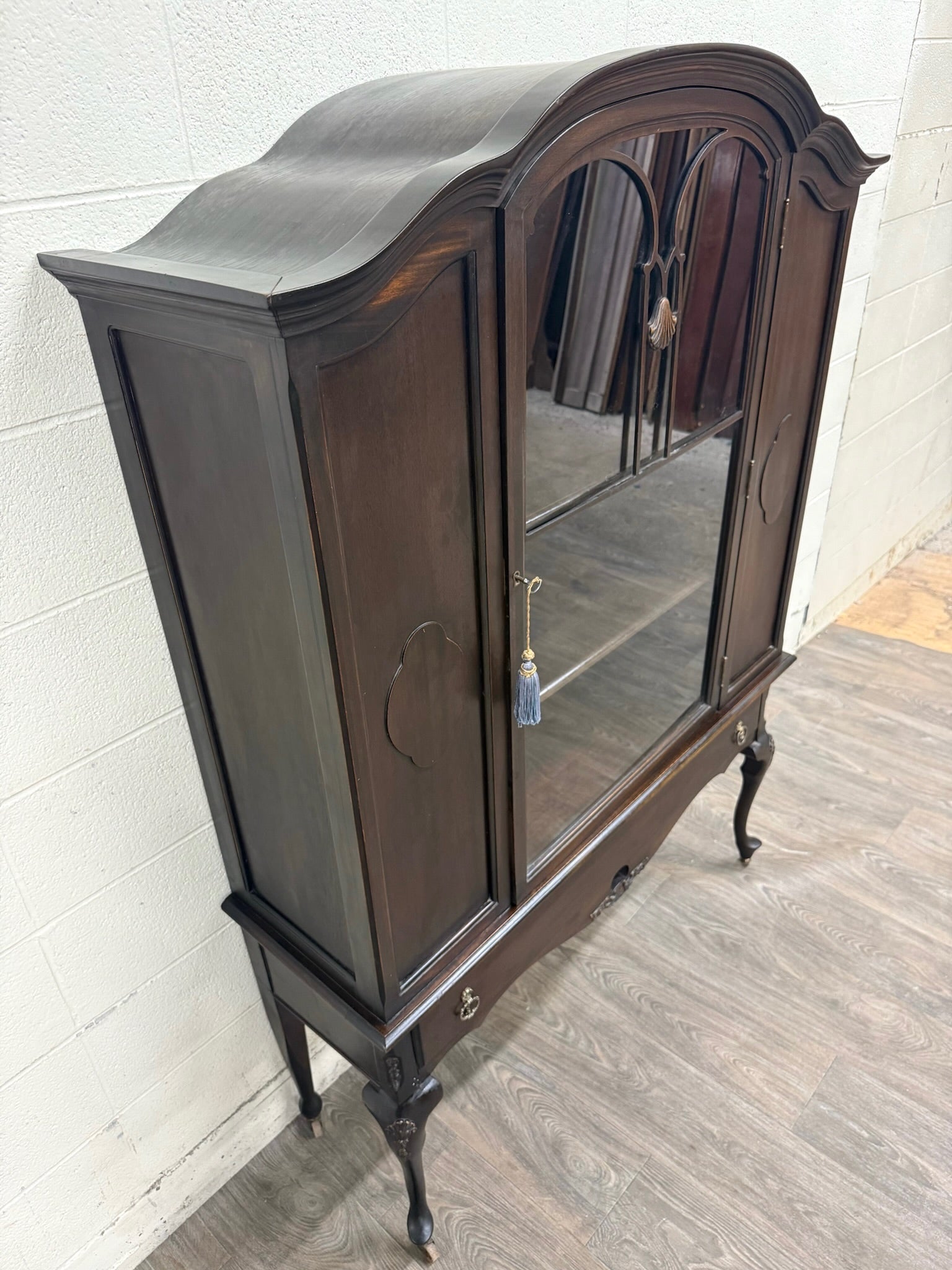 Vintage Queen Anne Style Mahogany China Cabinet Display Cabinet Curio Bookshelf