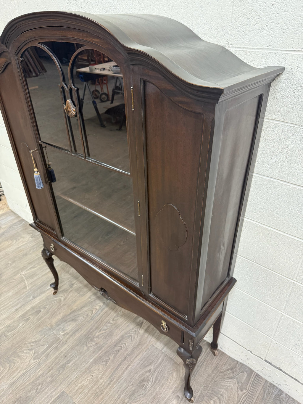 Vintage Queen Anne Style Mahogany China Cabinet Display Cabinet Curio Bookshelf