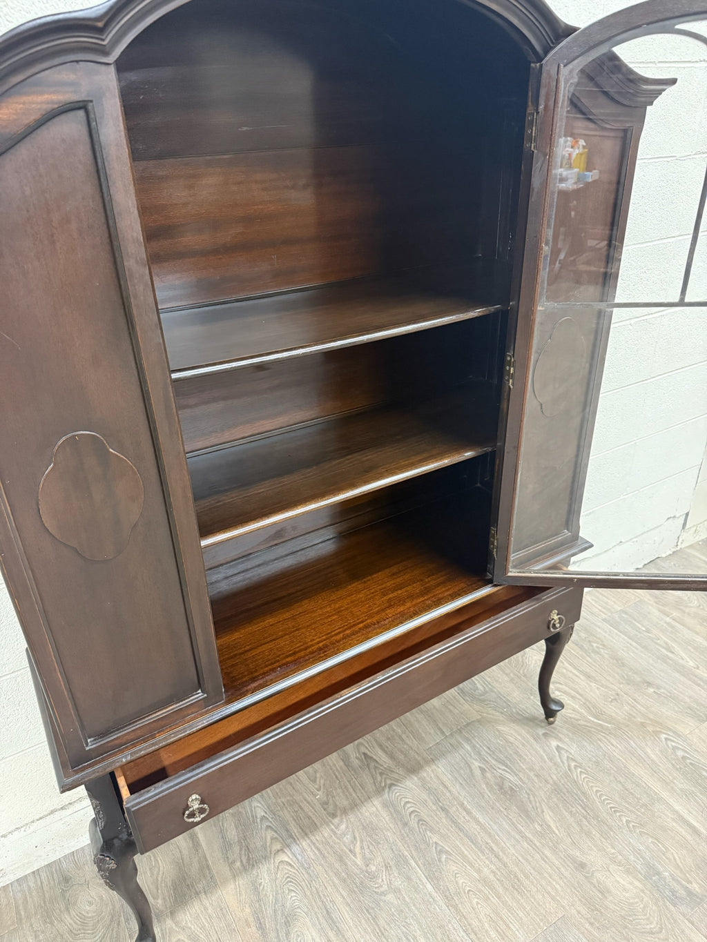 Vintage Queen Anne Style Mahogany China Cabinet Display Cabinet Curio Bookshelf