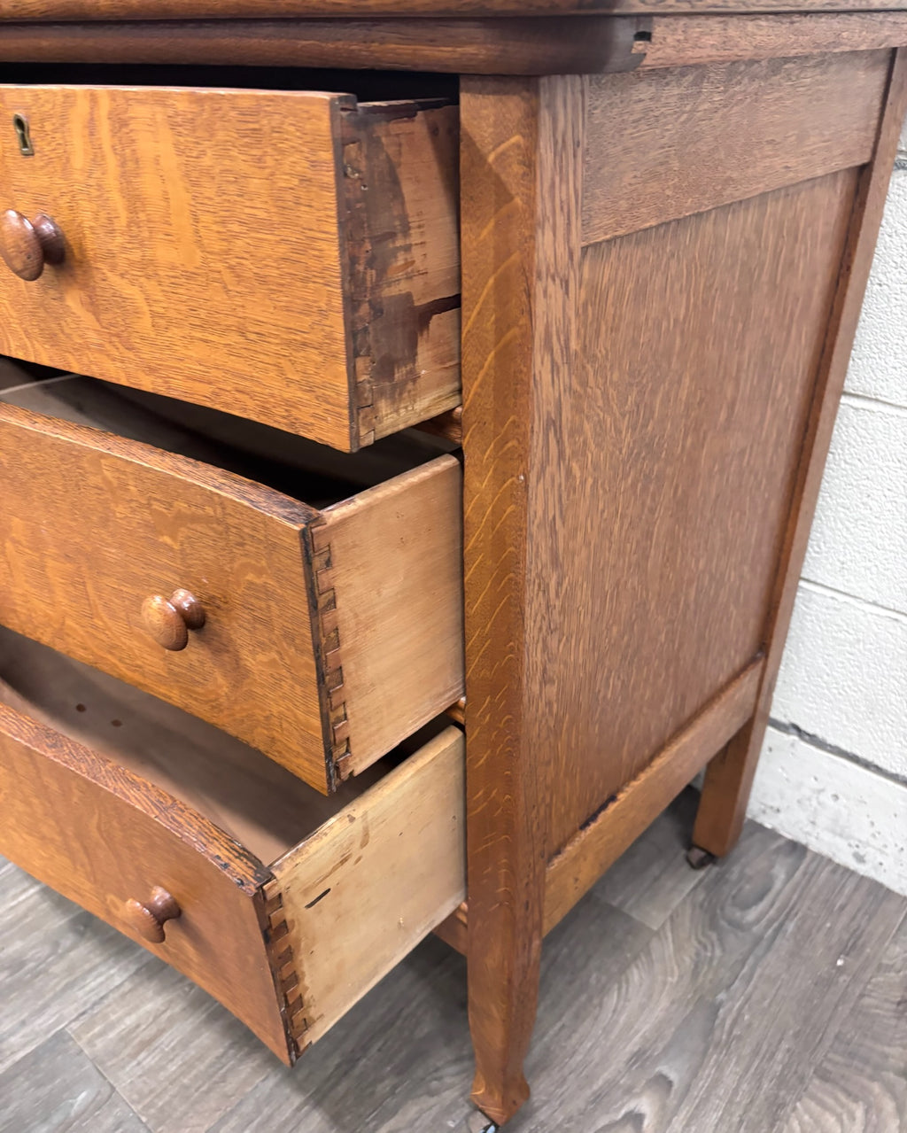 Antique Victorian Quarter Sawn Tiger Oak Serpentine Dresser with Mirror
