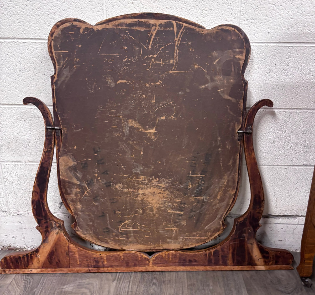 Antique Victorian Quarter Sawn Tiger Oak Serpentine Dresser with Mirror