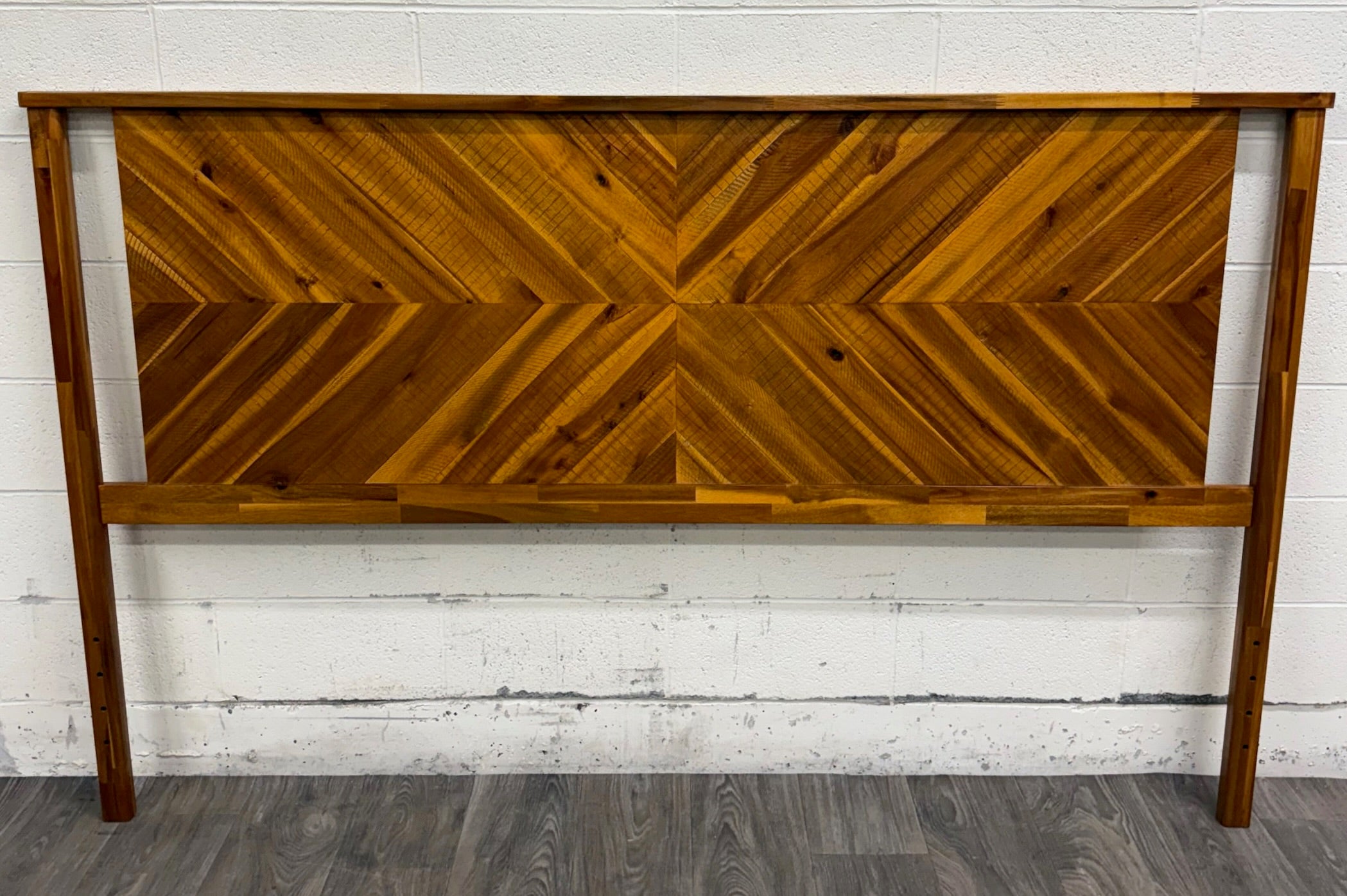 Modern King Size Solid Acacia Geometric Chevron Pattern Headboard
