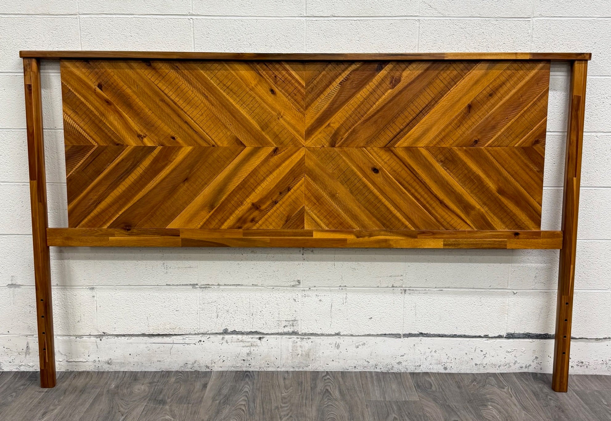 Modern King Size Solid Acacia Geometric Chevron Pattern Headboard