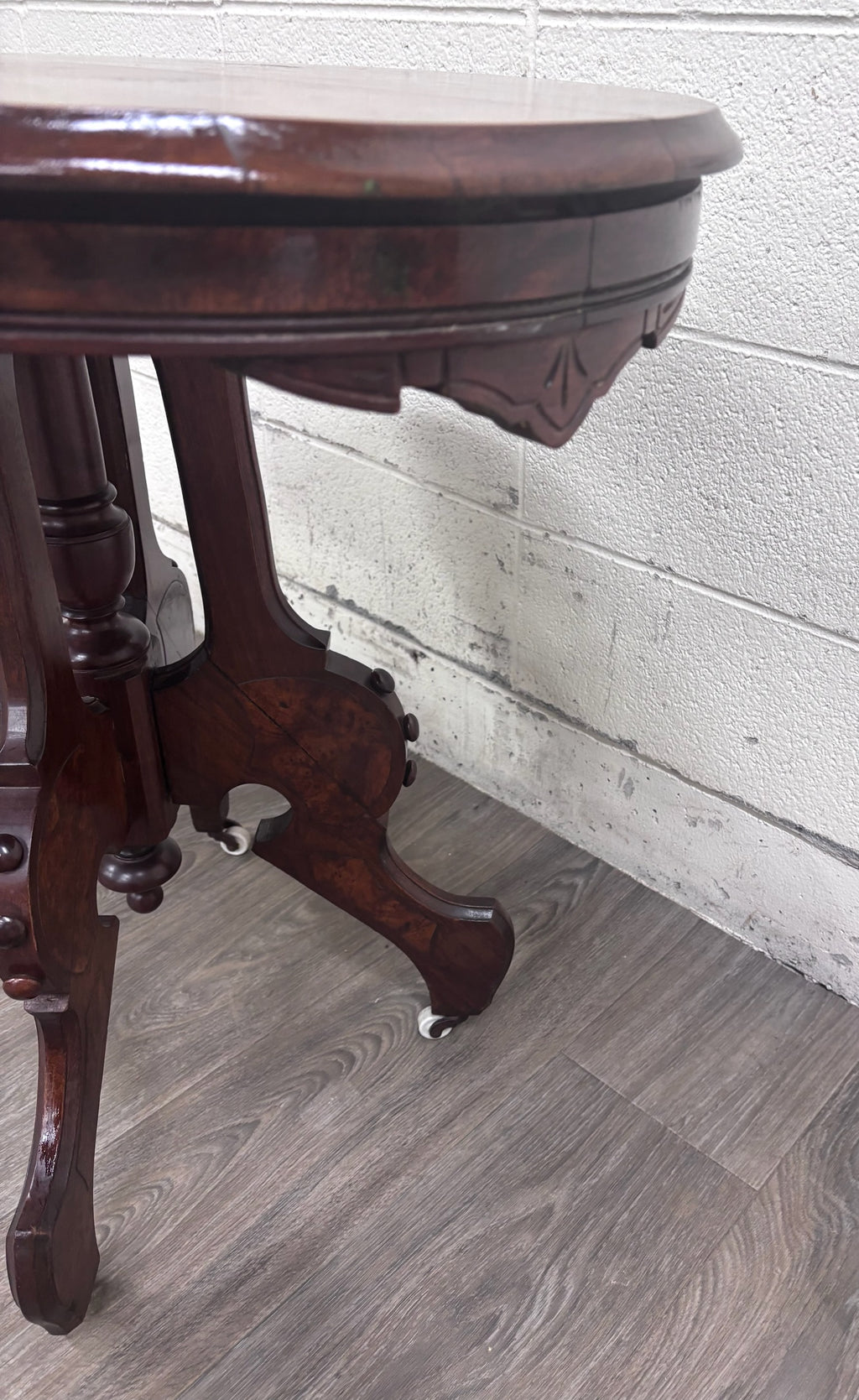 Antique Victorian Eastlake Burl Walnut Oval Center Table Parlor Table