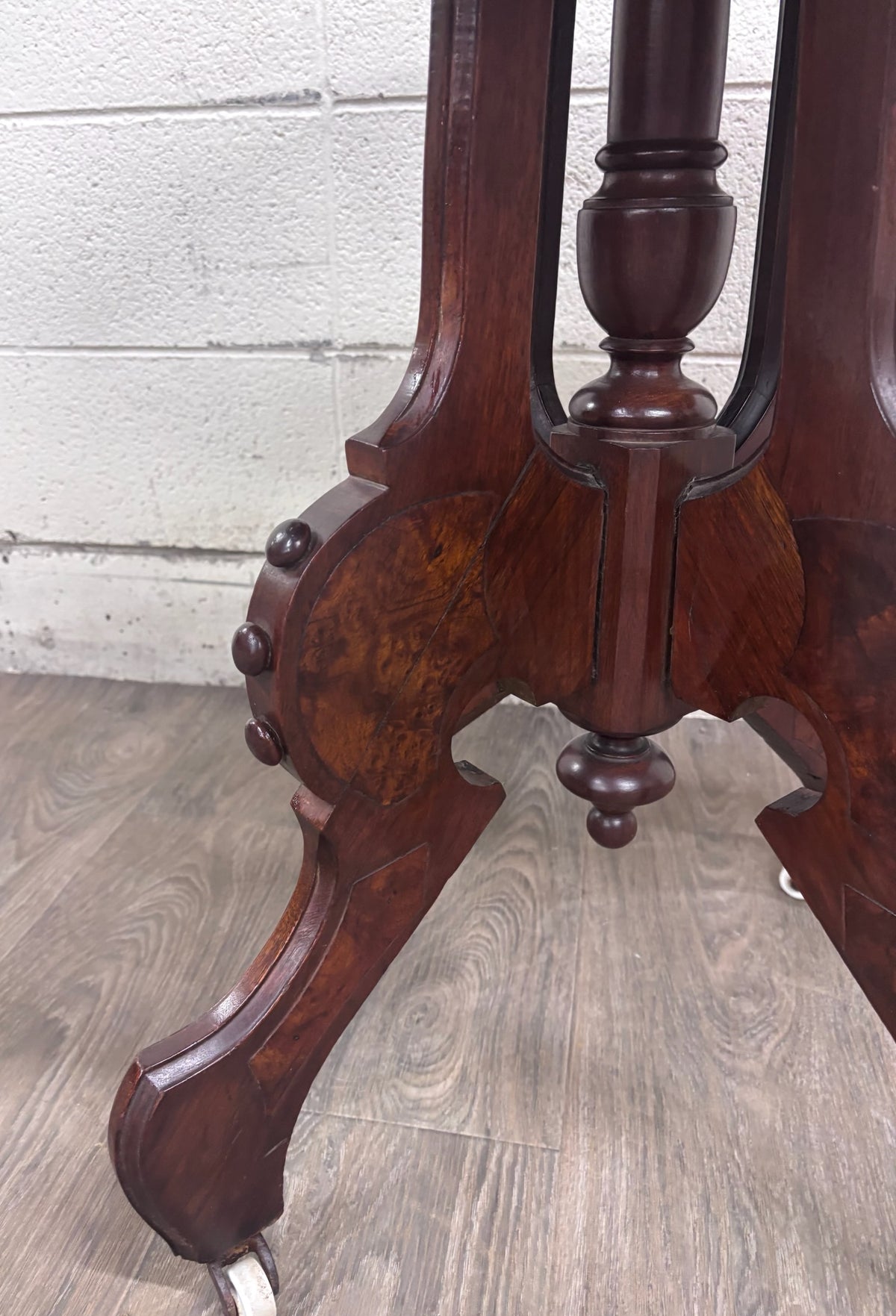 Antique Victorian Eastlake Burl Walnut Oval Center Table Parlor Table