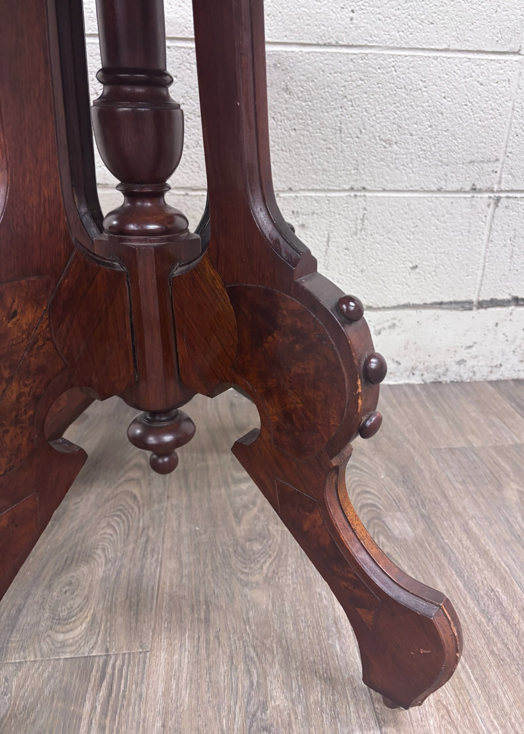 Antique Victorian Eastlake Burl Walnut Oval Center Table Parlor Table