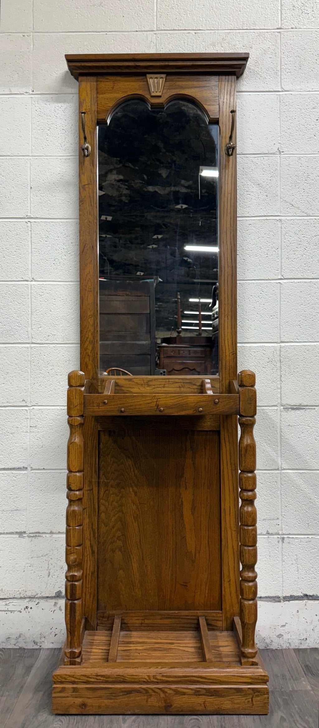 Vintage Late 20th Colonial Revival Style Traditional Style Century Oak Hall Tree