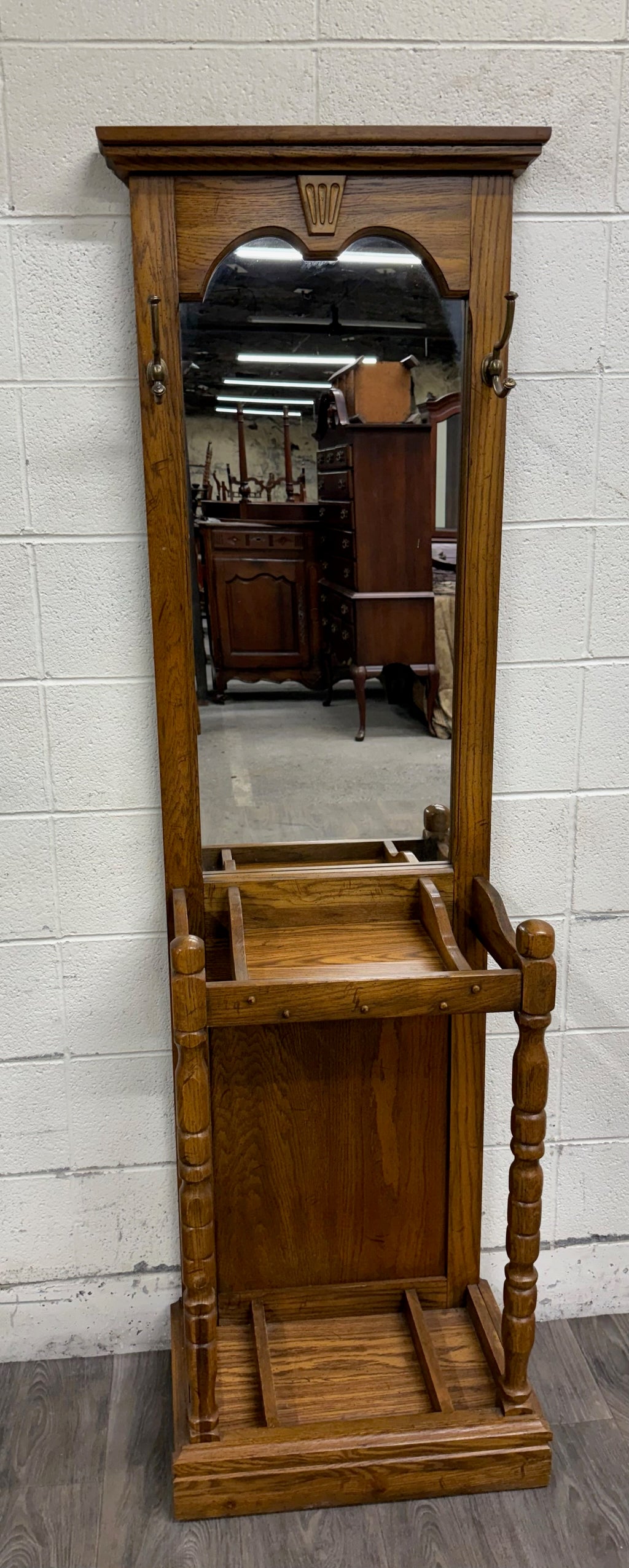 Vintage Late 20th Colonial Revival Style Traditional Style Century Oak Hall Tree