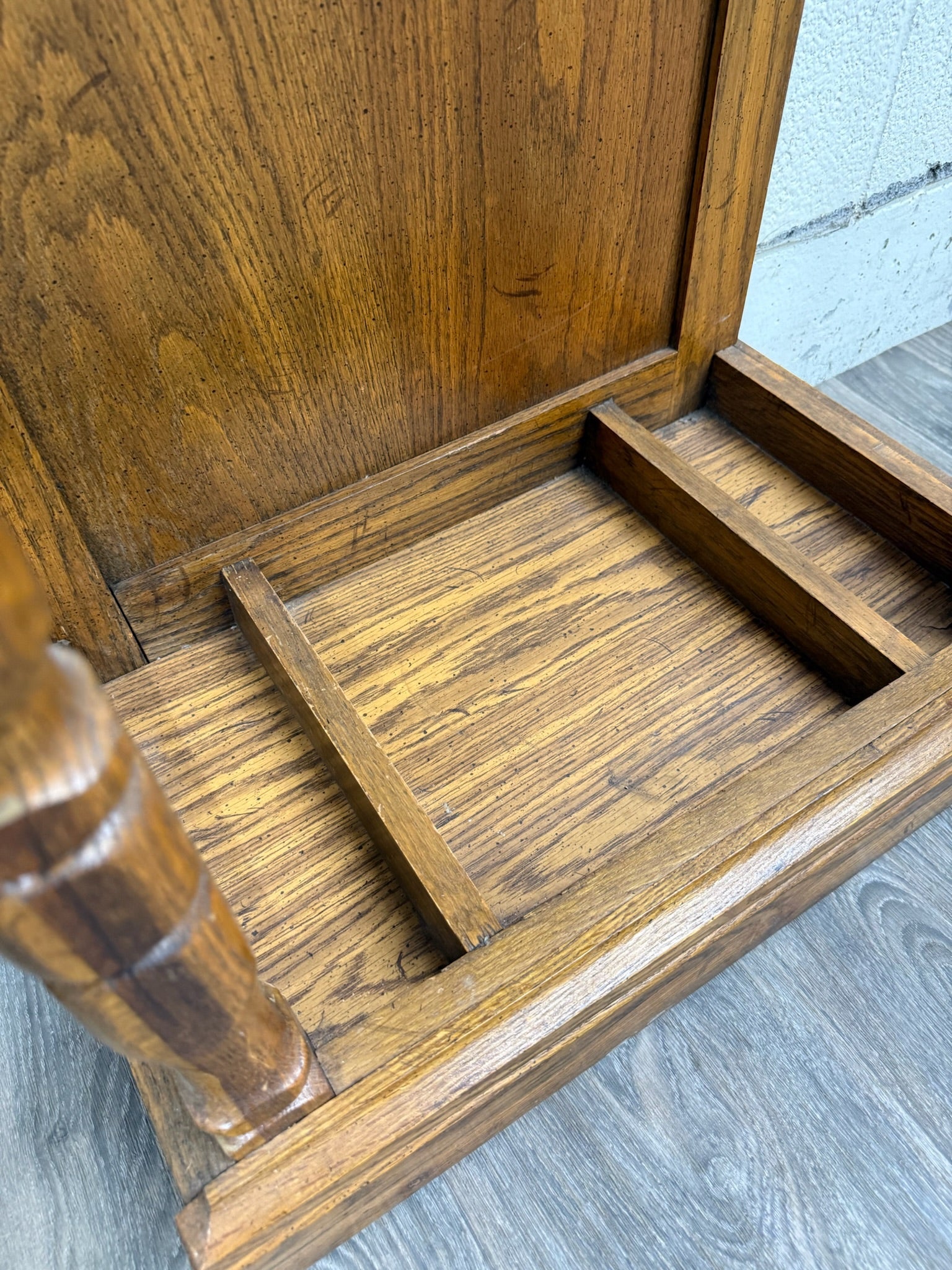 Vintage Late 20th Colonial Revival Style Traditional Style Century Oak Hall Tree