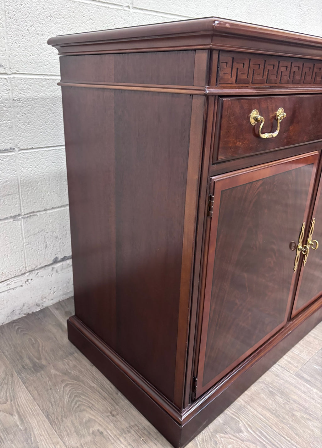Vintage Drexel Mahogany Expandable Server Cabinet Buffet Dry Bar Liquor Cabinet