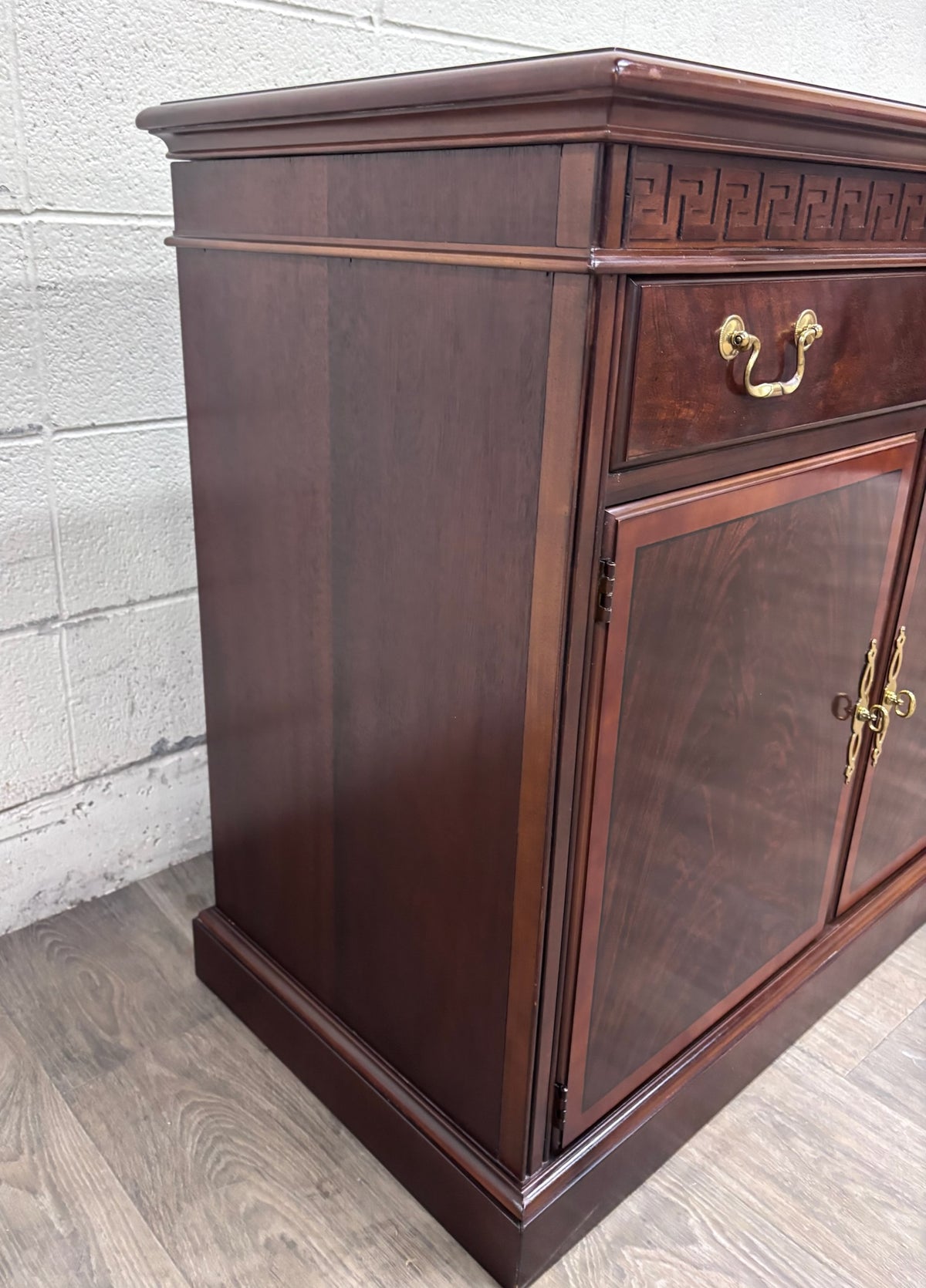 Vintage Drexel Mahogany Expandable Server Cabinet Buffet Dry Bar Liquor Cabinet