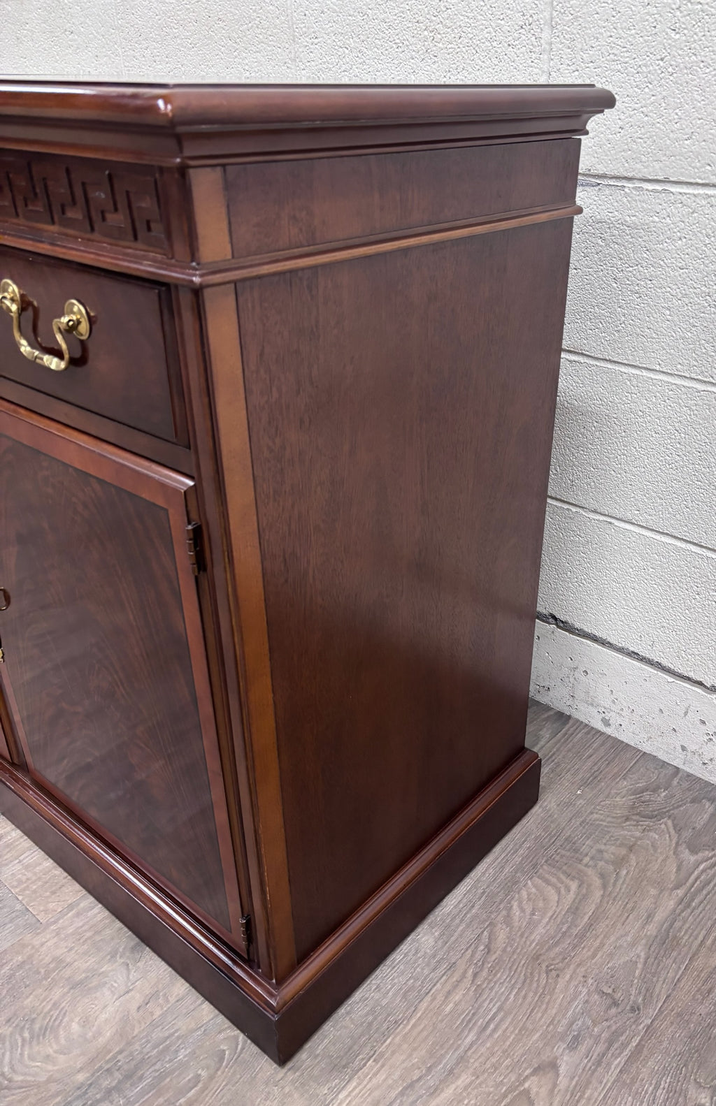 Vintage Drexel Mahogany Expandable Server Cabinet Buffet Dry Bar Liquor Cabinet