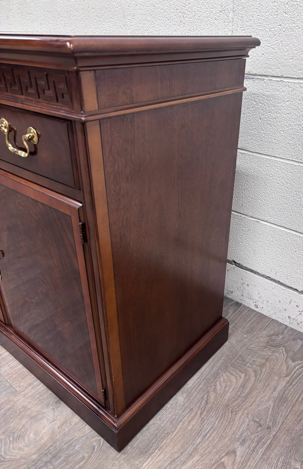 Vintage Drexel Mahogany Expandable Server Cabinet Buffet Dry Bar Liquor Cabinet