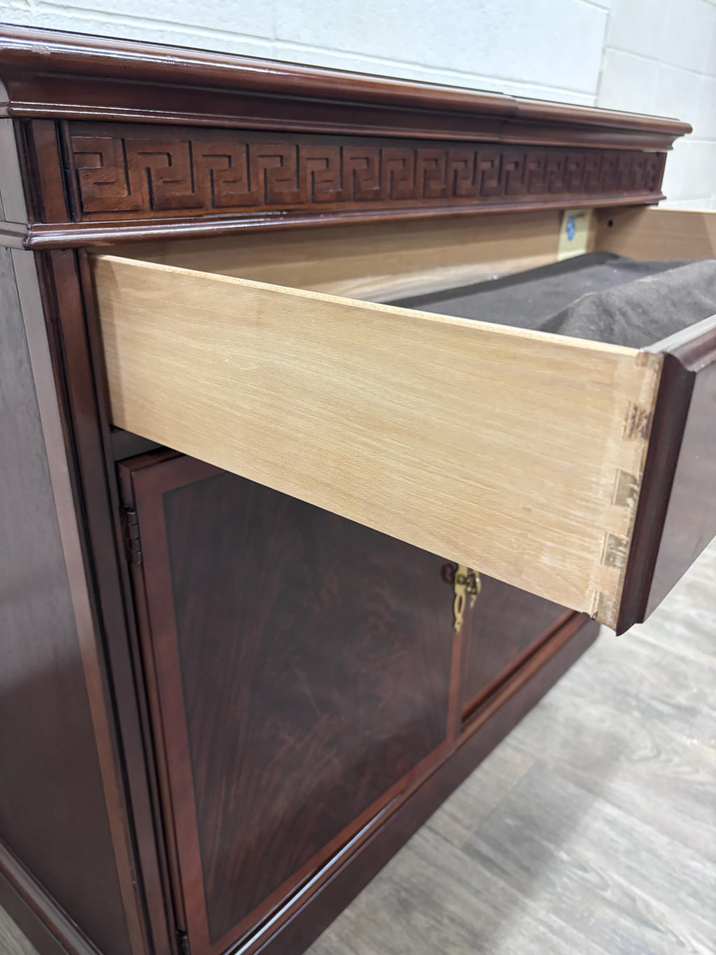 Vintage Drexel Mahogany Expandable Server Cabinet Buffet Dry Bar Liquor Cabinet