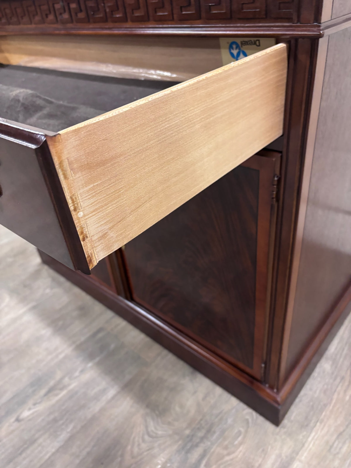 Vintage Drexel Mahogany Expandable Server Cabinet Buffet Dry Bar Liquor Cabinet