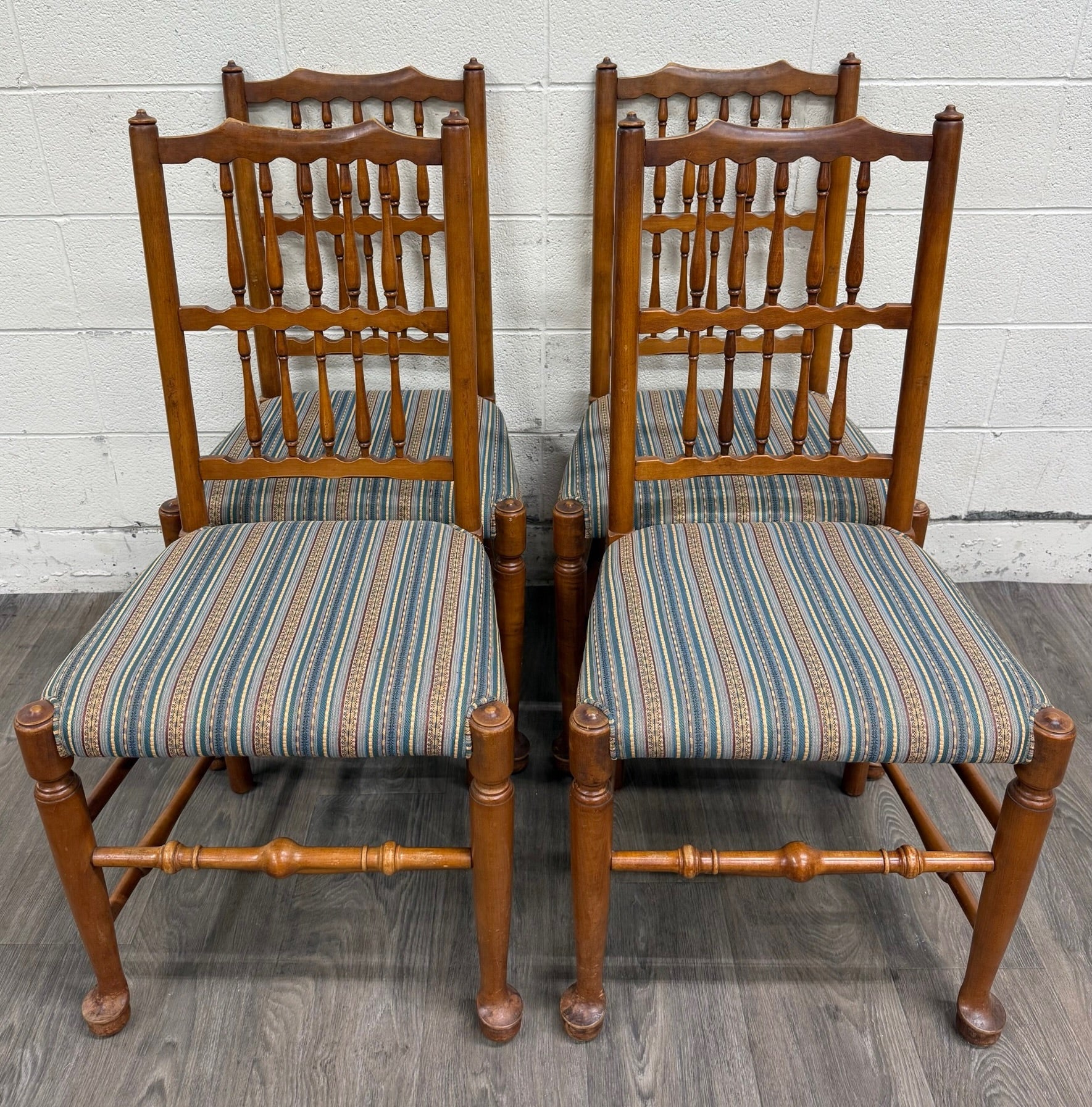 Vintage Colonial Style Spindle Back Upholstered Dining Chairs - Set of 4