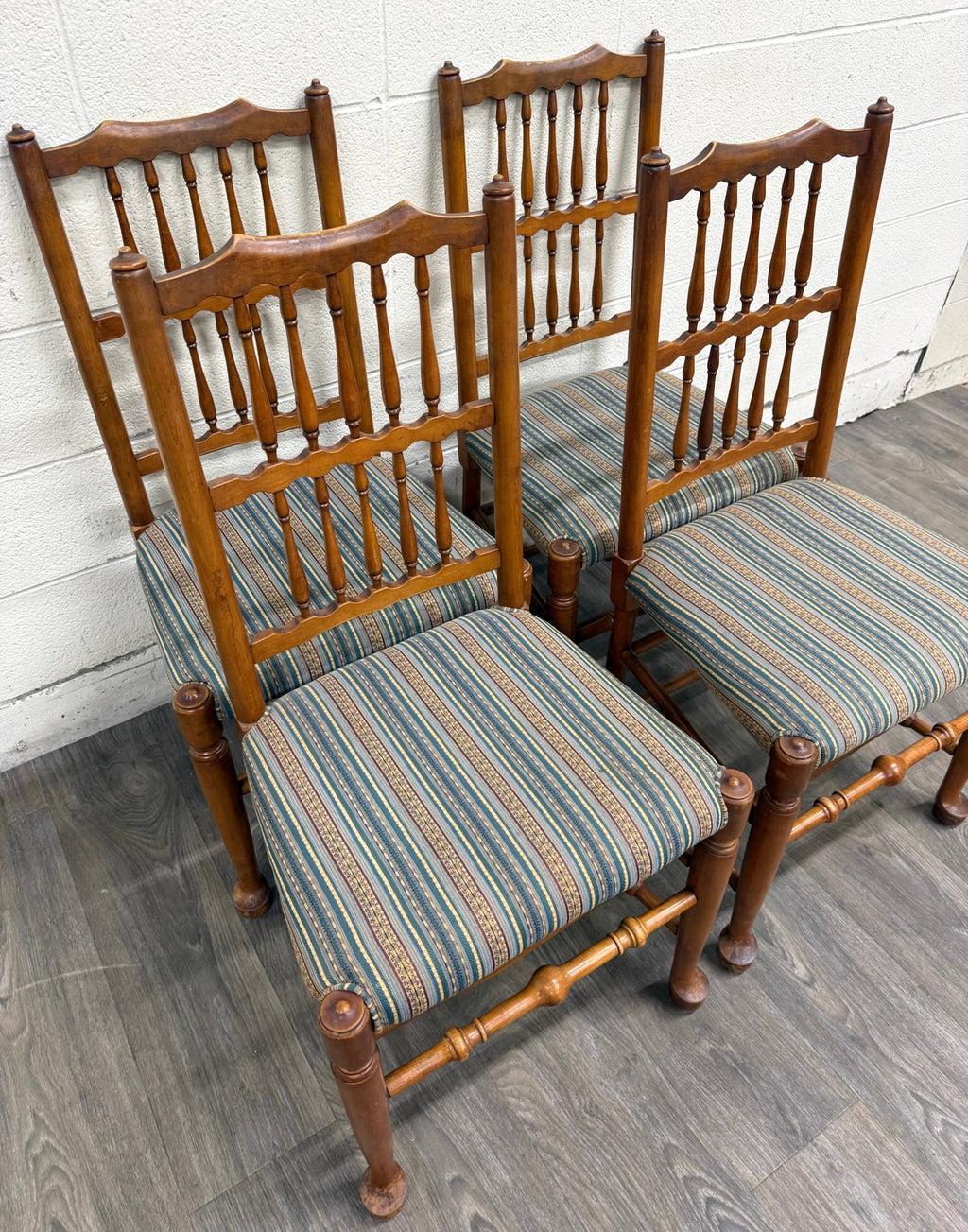 Vintage Colonial Style Spindle Back Upholstered Dining Chairs - Set of 4