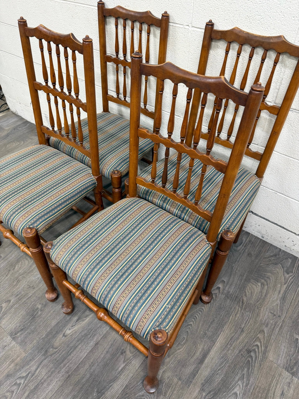 Vintage Colonial Style Spindle Back Upholstered Dining Chairs - Set of 4