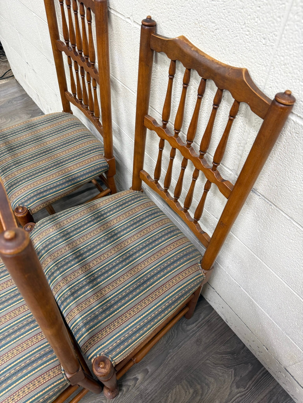 Vintage Colonial Style Spindle Back Upholstered Dining Chairs - Set of 4