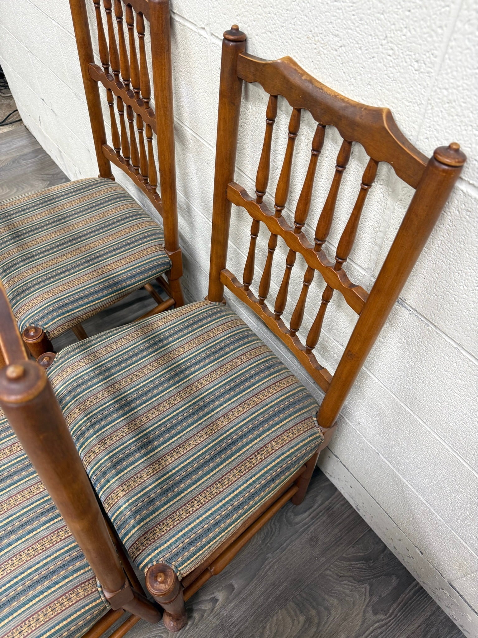 Vintage Colonial Style Spindle Back Upholstered Dining Chairs - Set of 4