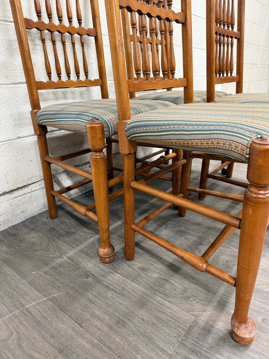 Vintage Colonial Style Spindle Back Upholstered Dining Chairs - Set of 4