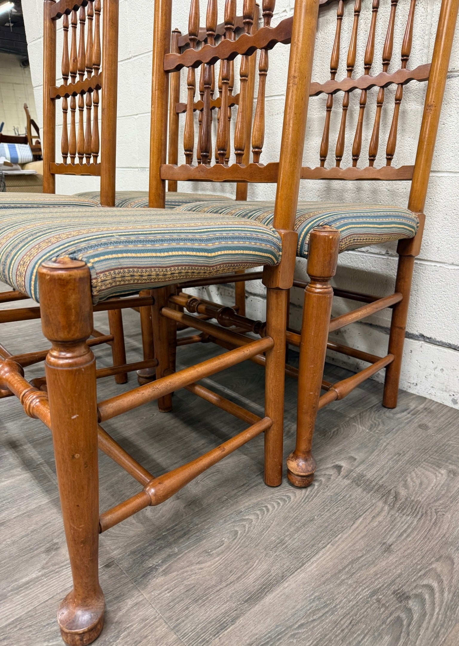 Vintage Colonial Style Spindle Back Upholstered Dining Chairs - Set of 4