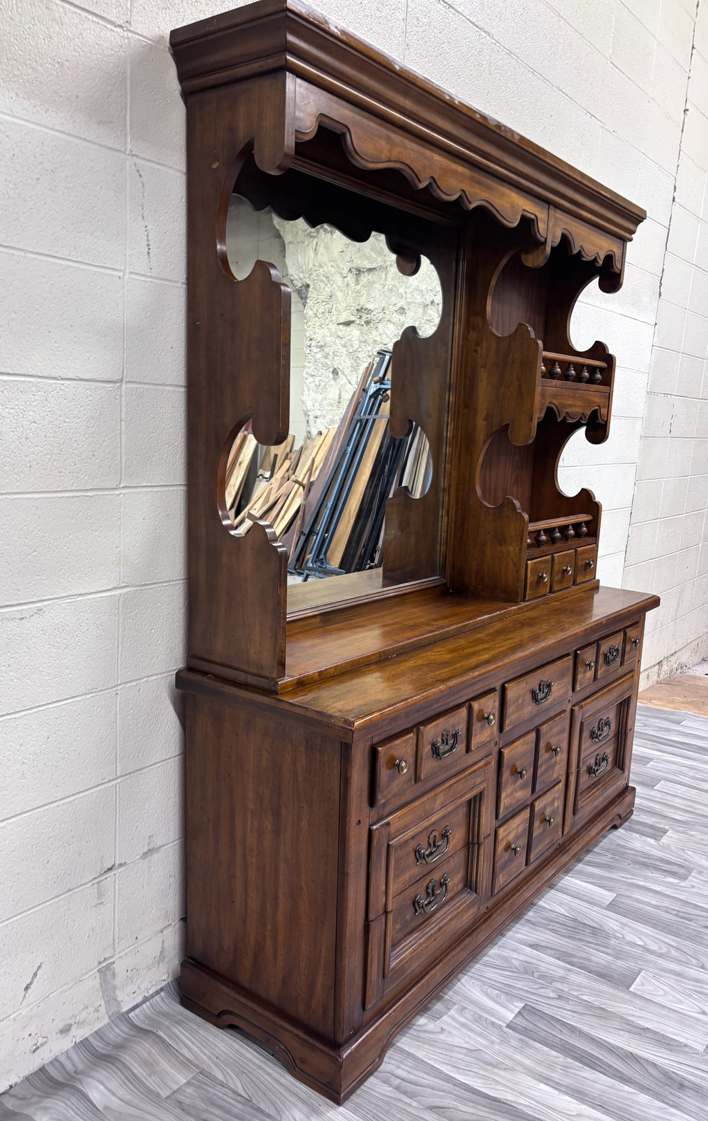 Vintage c. 1970s Huntley Furniture Thomasville Dresser w/ Mirrored Display Hutch
