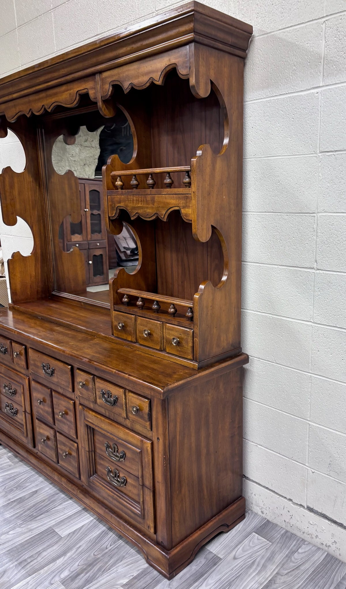 Vintage c. 1970s Huntley Furniture Thomasville Dresser w/ Mirrored Display Hutch