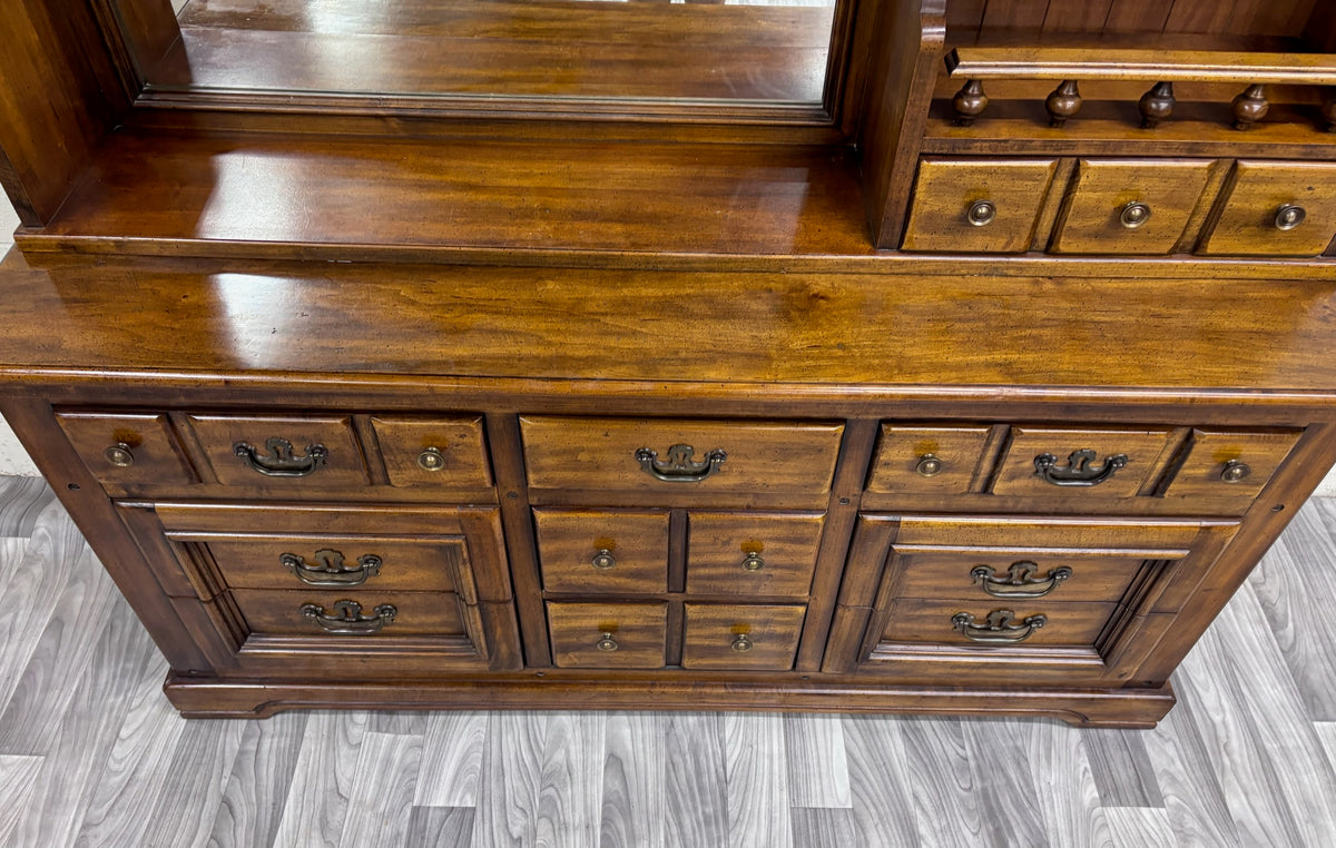 Vintage c. 1970s Huntley Furniture Thomasville Dresser w/ Mirrored Display Hutch