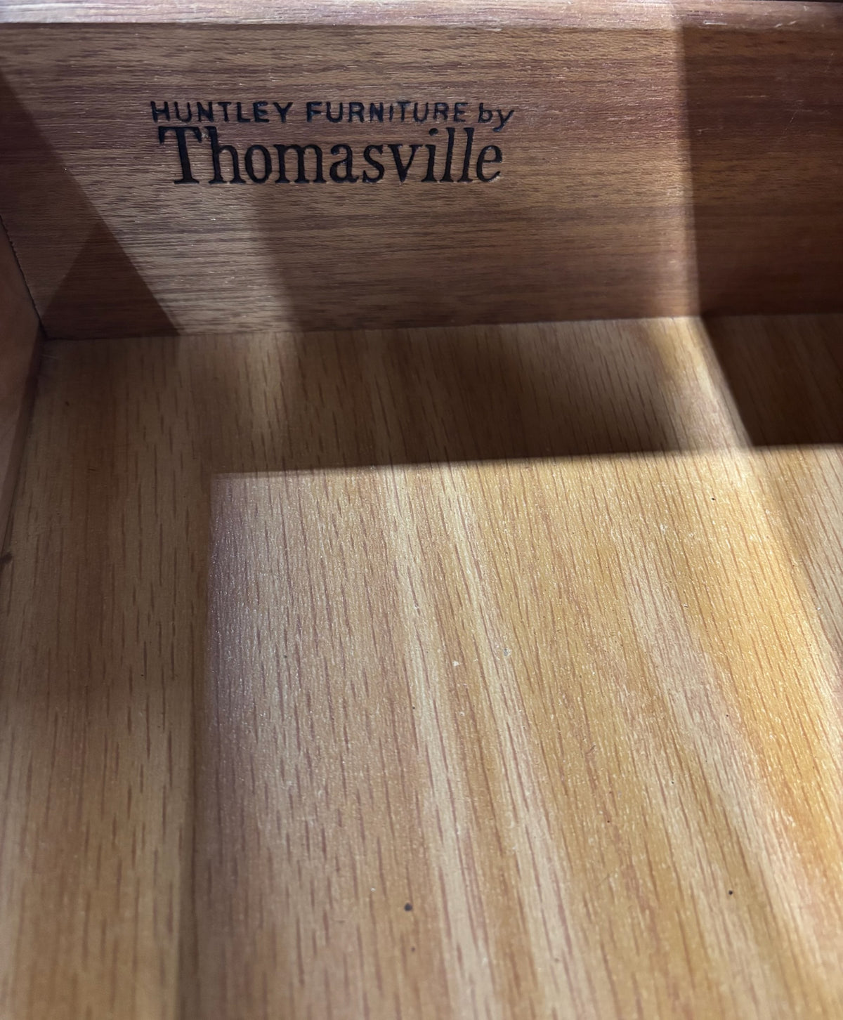 Vintage c. 1970s Huntley Furniture Thomasville Dresser w/ Mirrored Display Hutch