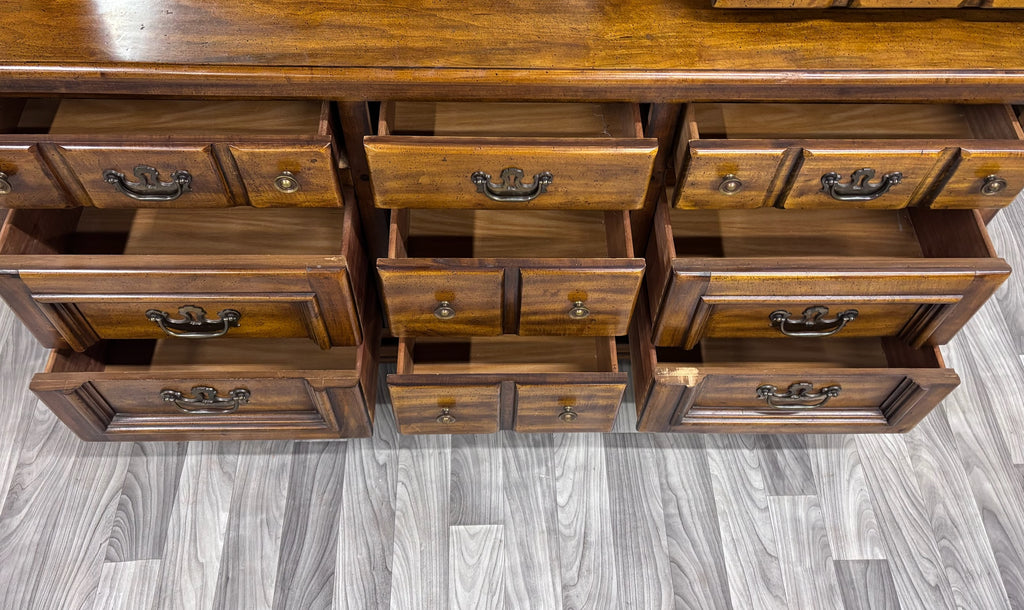 Vintage c. 1970s Huntley Furniture Thomasville Dresser w/ Mirrored Display Hutch
