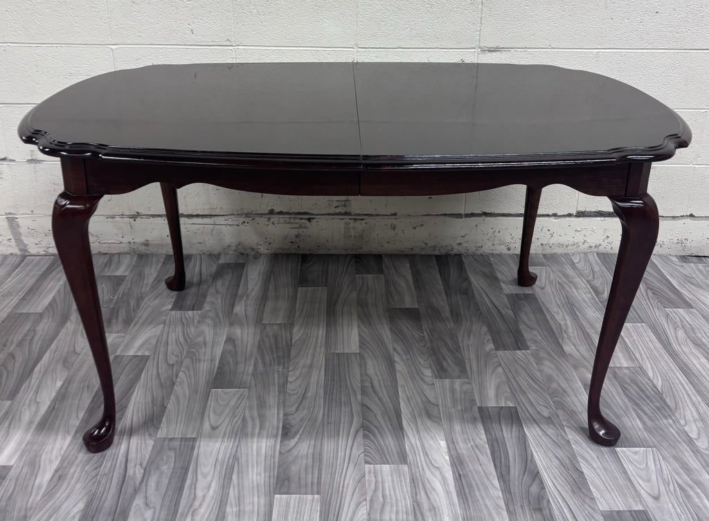 Vintage Pennsylvania House Queen Anne Style Cherry Wood Extension Dining Table