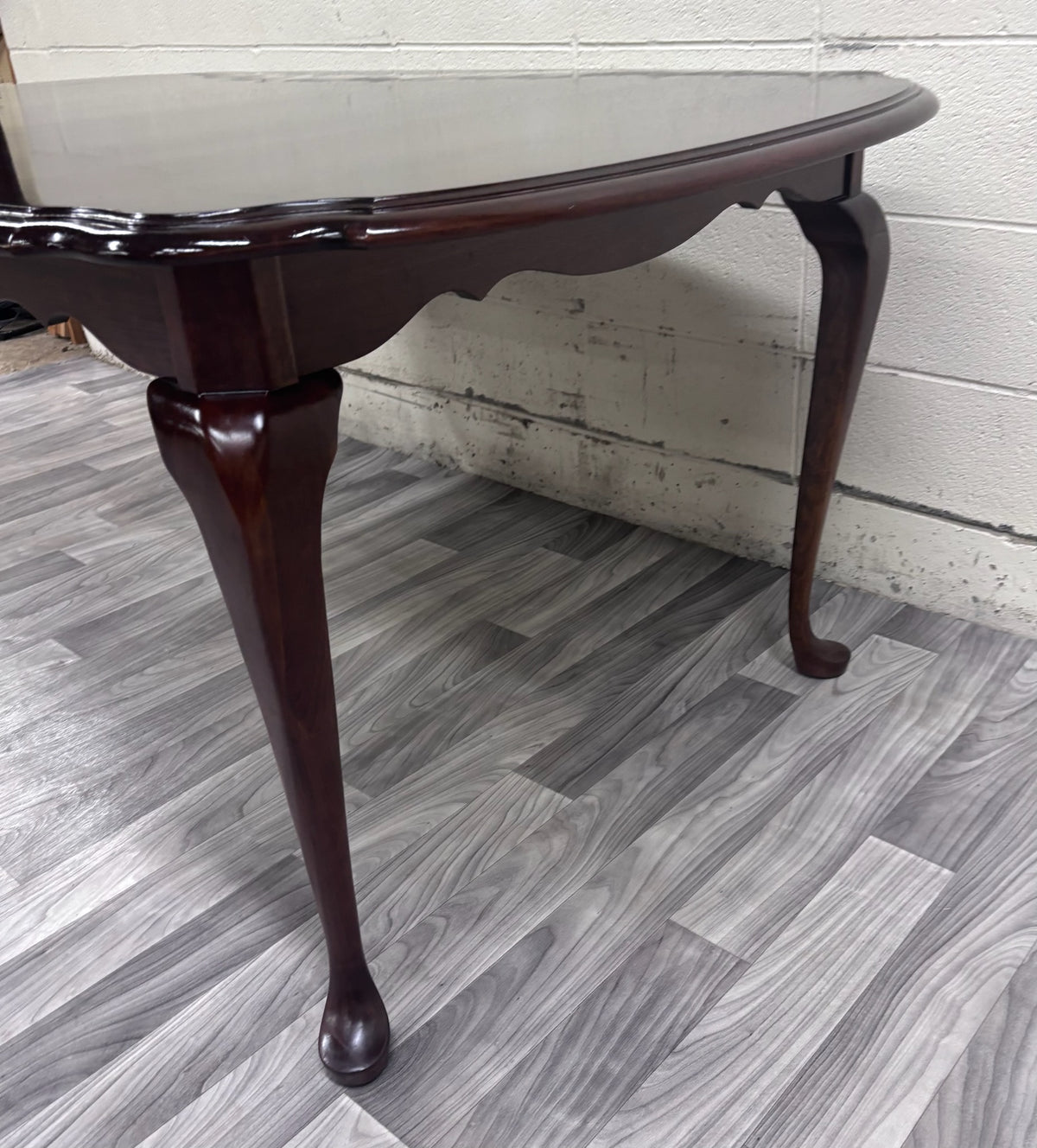 Vintage Pennsylvania House Queen Anne Style Cherry Wood Extension Dining Table