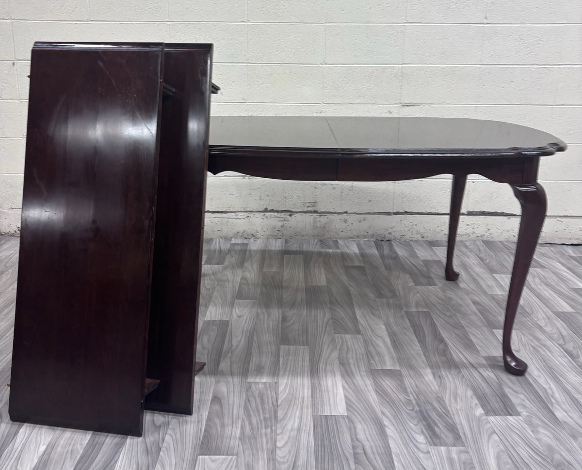 Vintage Pennsylvania House Queen Anne Style Cherry Wood Extension Dining Table