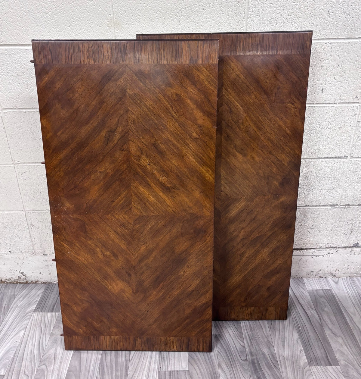 Vintage Drexel Passage Mahogany Sunburst Veneer Round Extension Dining Table