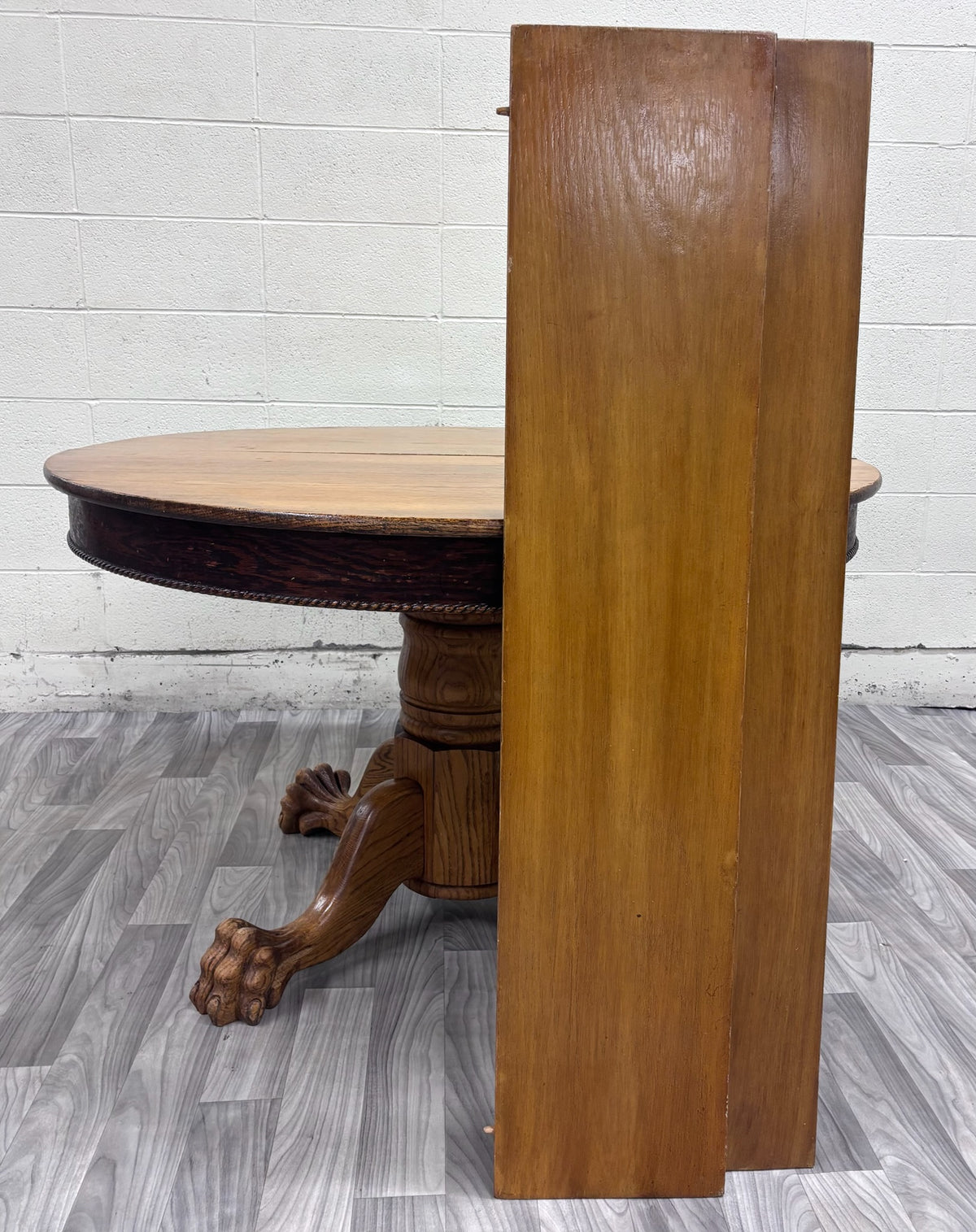 Antique Victorian 48 Inch Round Tiger Oak Claw Foot Pedestal Dining Table