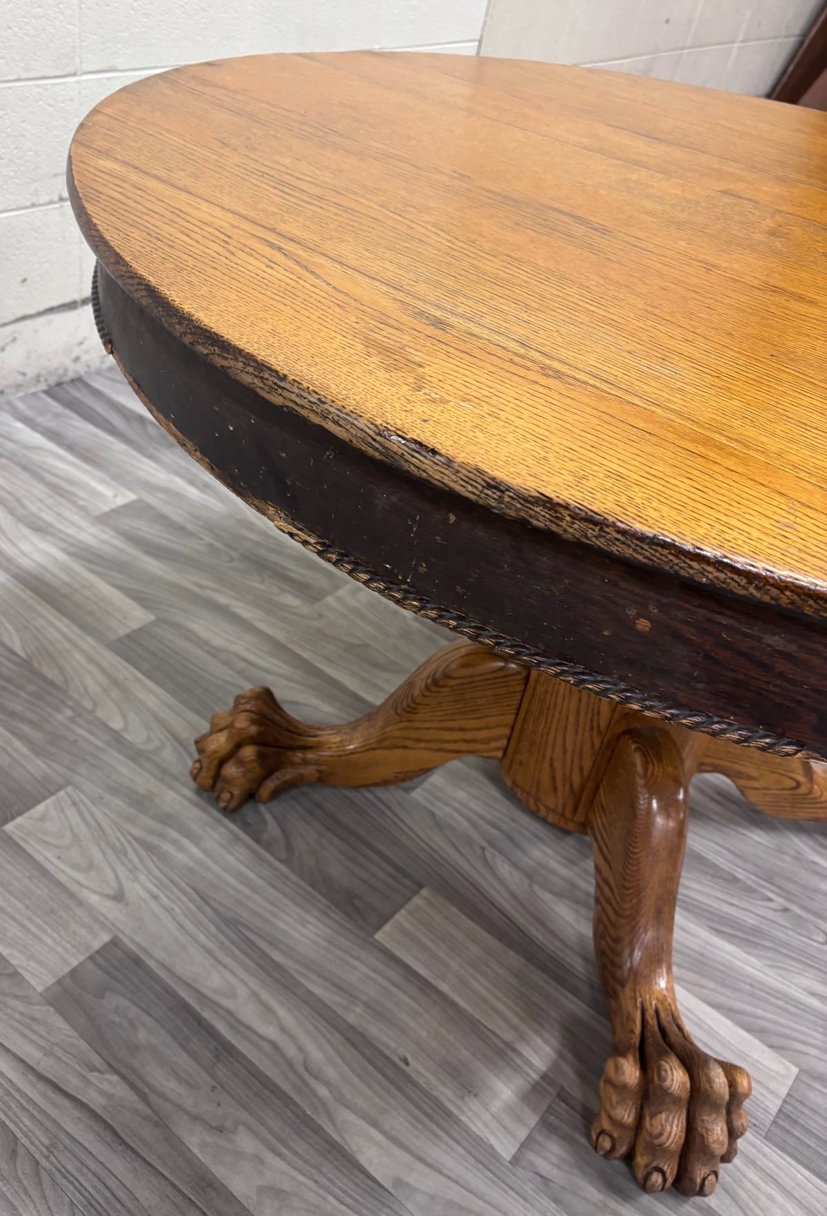 Antique Victorian 48 Inch Round Tiger Oak Claw Foot Pedestal Dining Table
