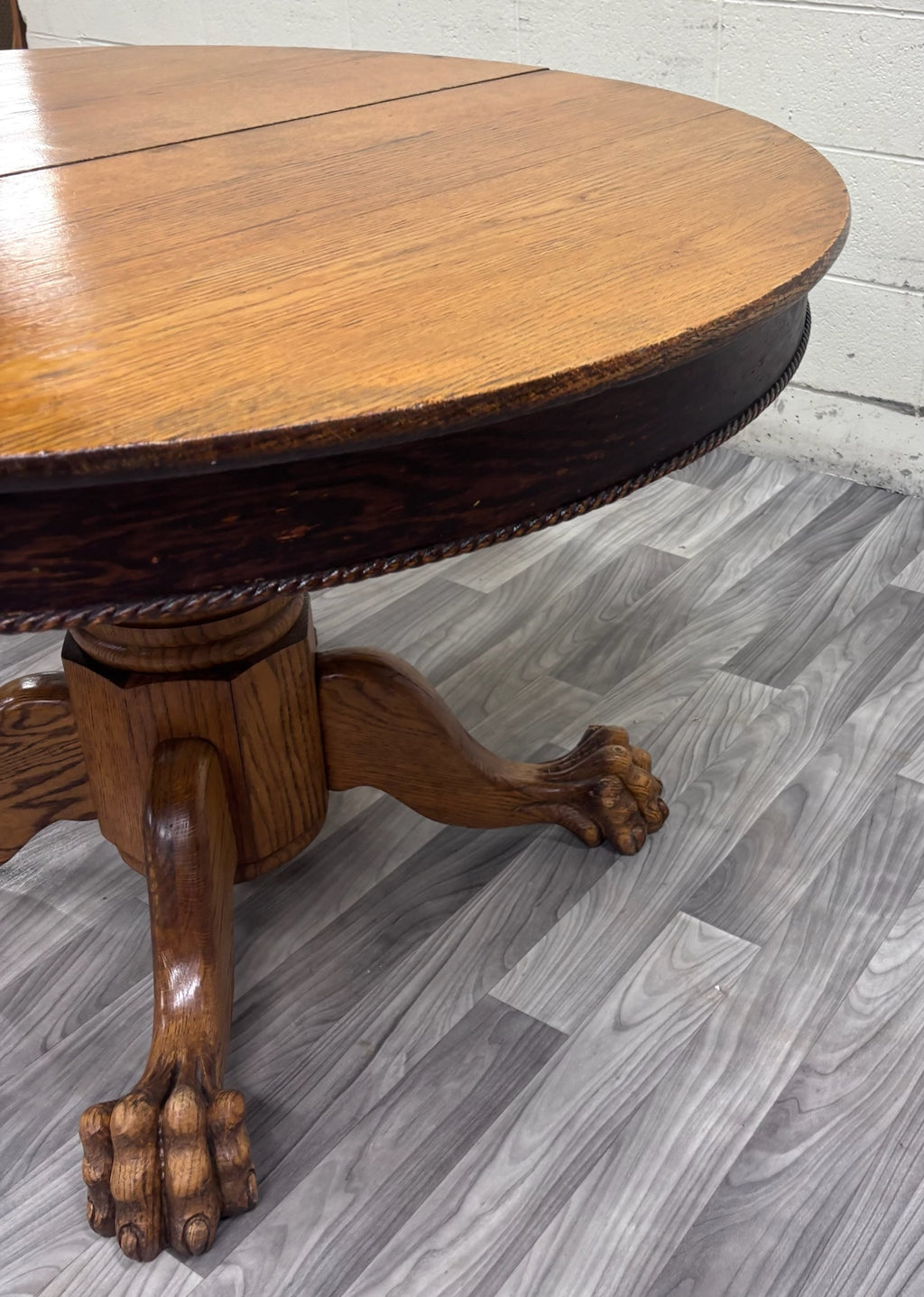Antique Victorian 48 Inch Round Tiger Oak Claw Foot Pedestal Dining Table