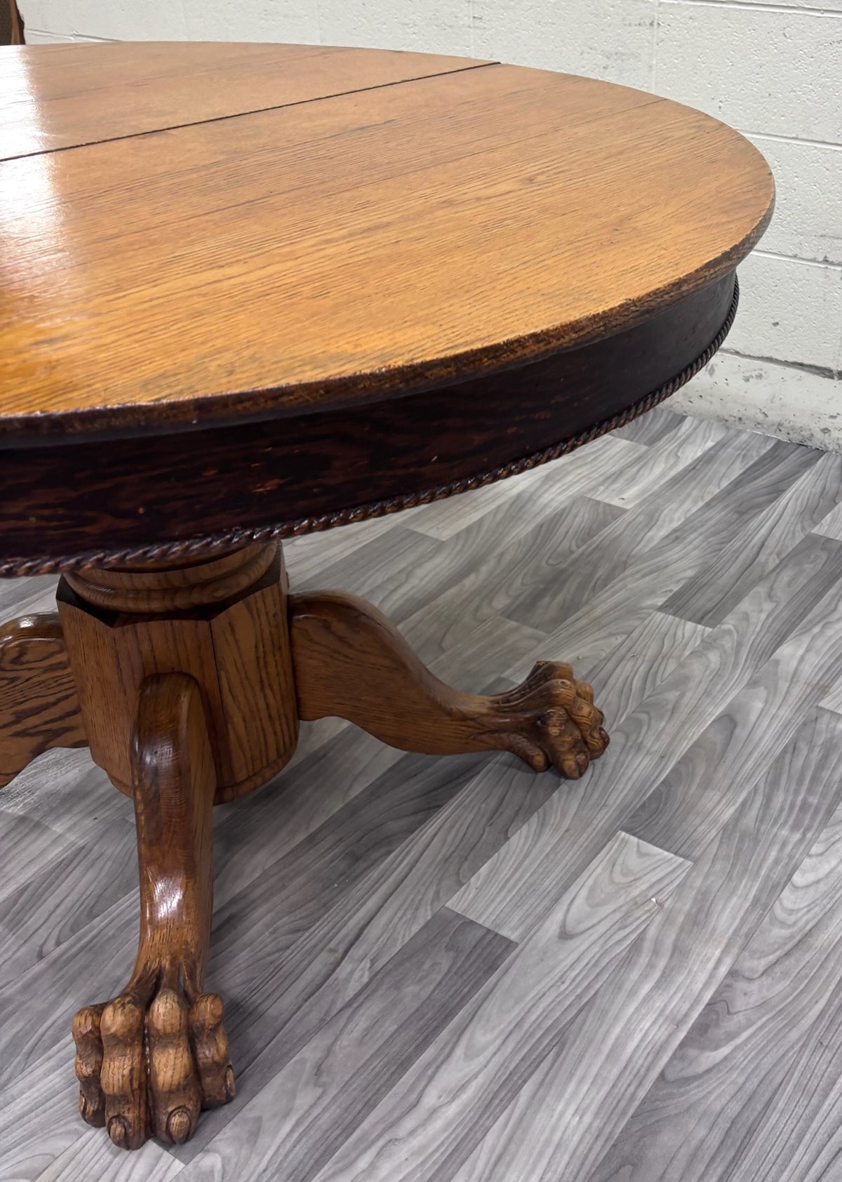 Antique Victorian 48 Inch Round Tiger Oak Claw Foot Pedestal Dining Table