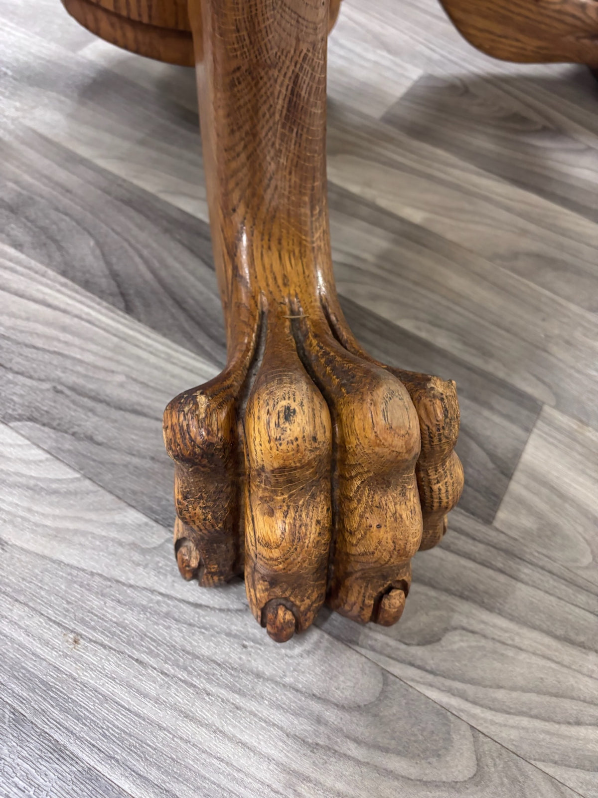 Antique Victorian 48 Inch Round Tiger Oak Claw Foot Pedestal Dining Table