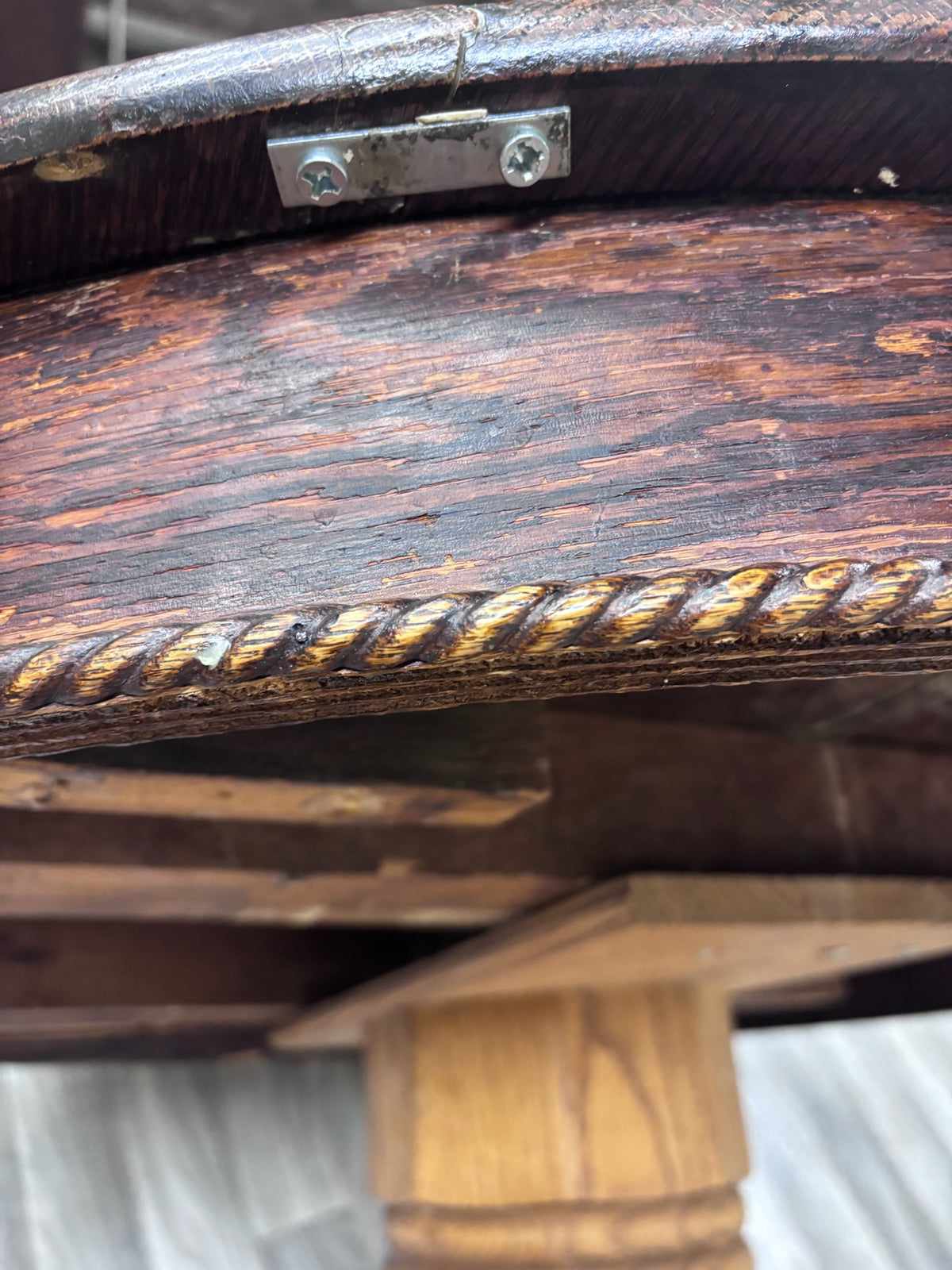 Antique Victorian 48 Inch Round Tiger Oak Claw Foot Pedestal Dining Table