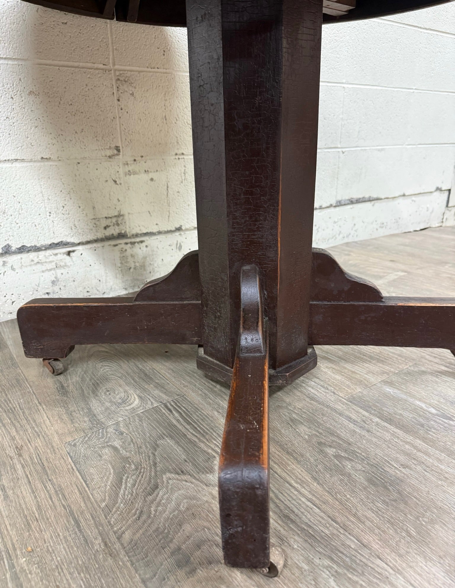 Antique Arts & Crafts Mission Quarter Sawn Oak Pedestal Dining Table