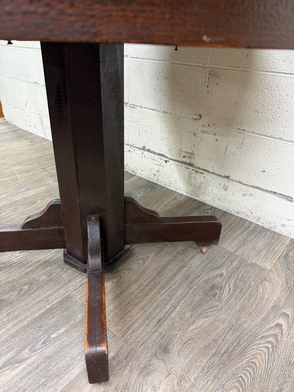 Antique Arts & Crafts Mission Quarter Sawn Oak Pedestal Dining Table