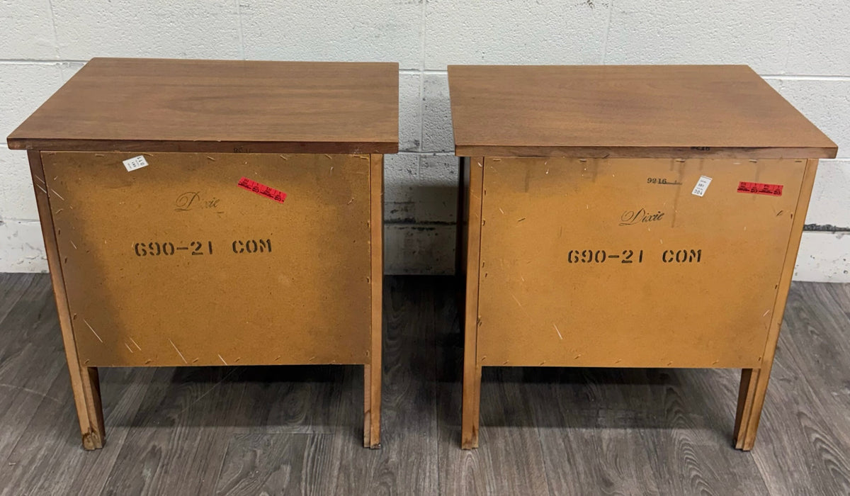 Vintage Dixie Furniture Mid Century Traditional Neoclassical Nightstands - Pair