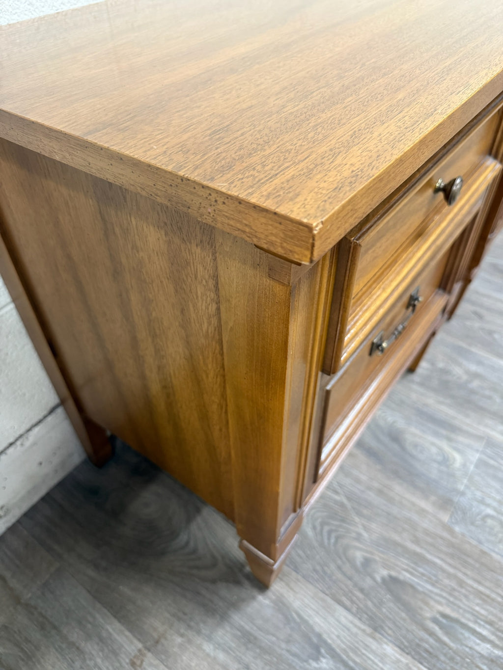 Vintage Dixie Furniture Mid Century Traditional Neoclassical Nightstands - Pair