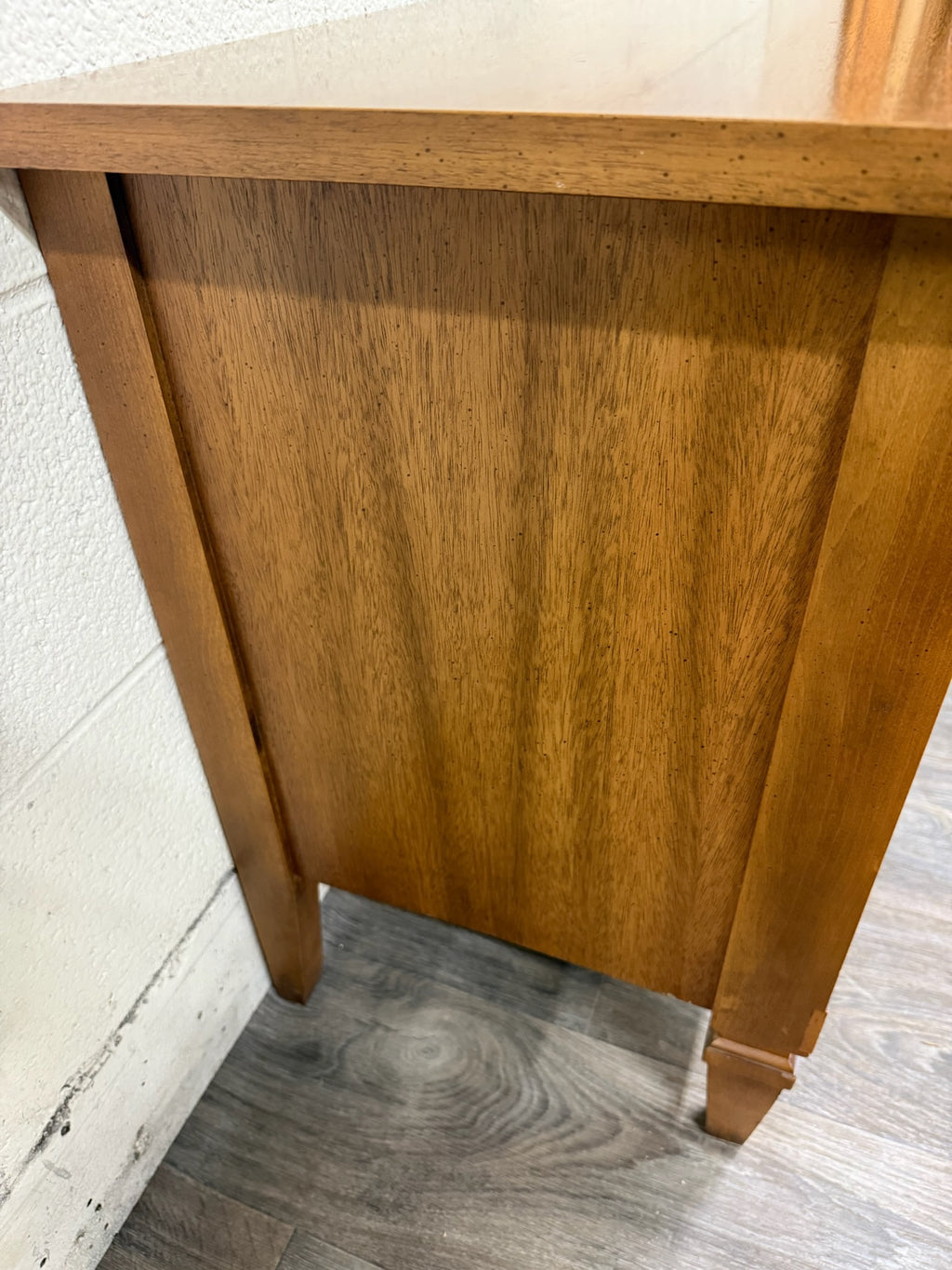 Vintage Dixie Furniture Mid Century Traditional Neoclassical Nightstands - Pair