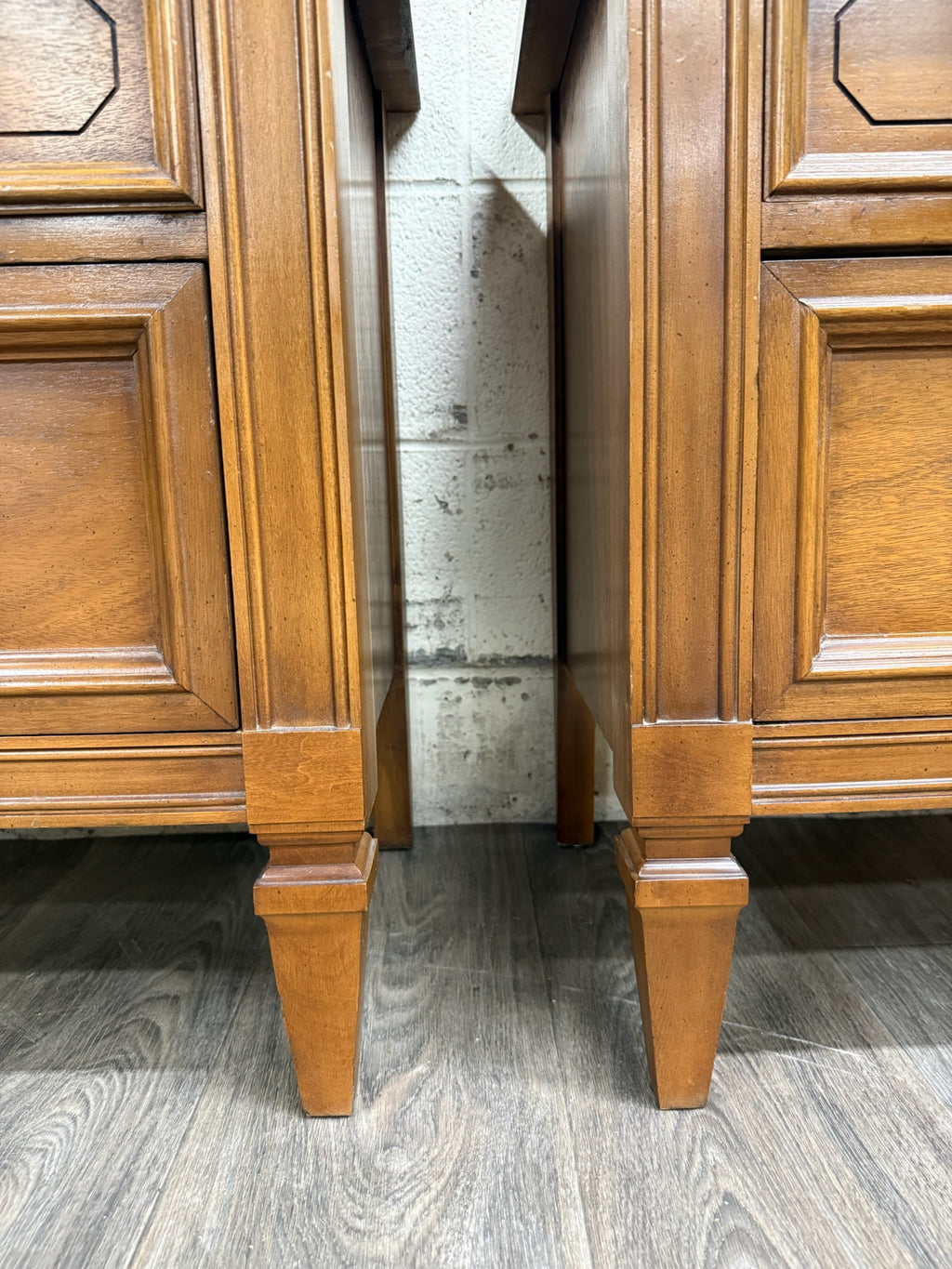 Vintage Dixie Furniture Mid Century Traditional Neoclassical Nightstands - Pair