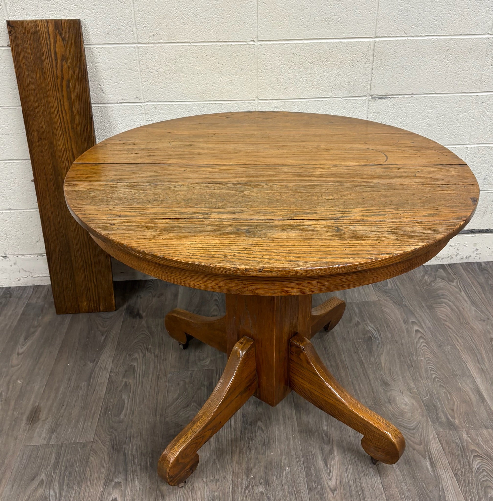 Antique American Empire Style Scroll Foot Pedestal Dining Table Breakfast Table